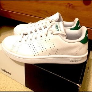 Like new. Adidas Advantage womens Size 7.